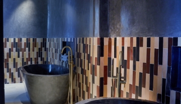 Resa Estates Ibiza koop sale Cala Moli villa seaviews modern bathroom tub.jpg